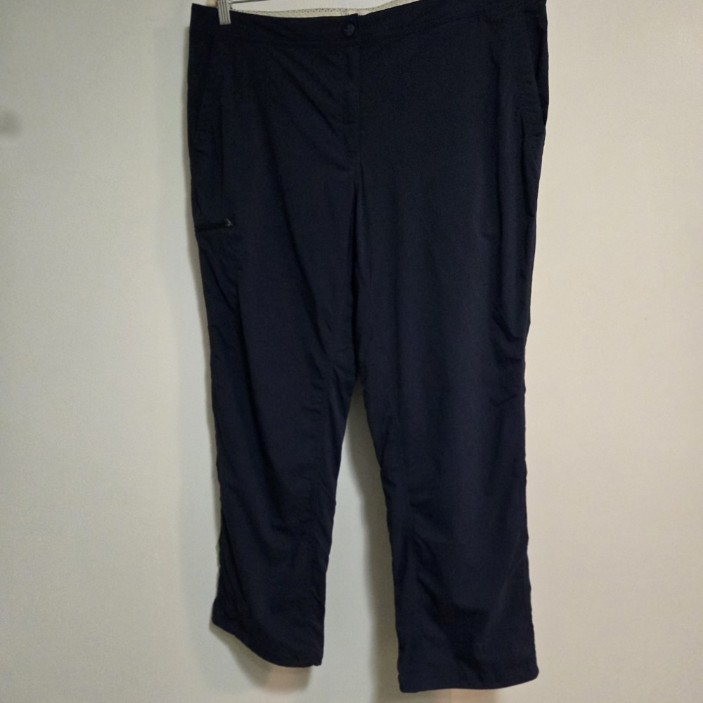 LL Bean Women's Size 18 Navy Comfort Trail Cargo Pants Straight-Leg Mid Rise
